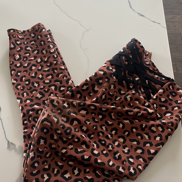 Fabletics - Leopard 7/8 Leggings (M) POWERHOLD - Picture 2 of 4